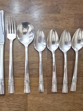 Artistic Silverplate 1940 ONEIDA SILVER WMA ROGERS Place Setting + 3 Teaspoons